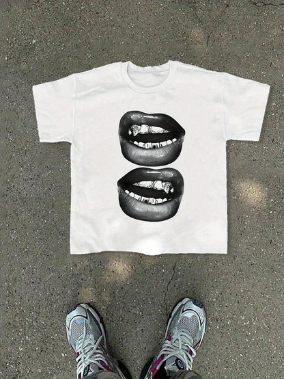 A Men's Casual and Trendy Lip Pattern Knitted Printed T-shirt Suitable for Holiday Wear