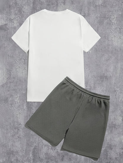 Men'S Outfit Featuring a Casual Round-Neck Short-Sleeve T-Shirt with a Bear Print And Drawstring Shorts, Perfect for Summer Outdoor Activities