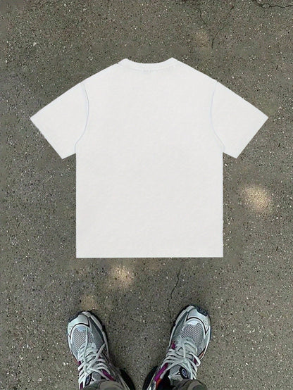 A Men's Casual and Trendy Lip Pattern Knitted Printed T-shirt Suitable for Holiday Wear